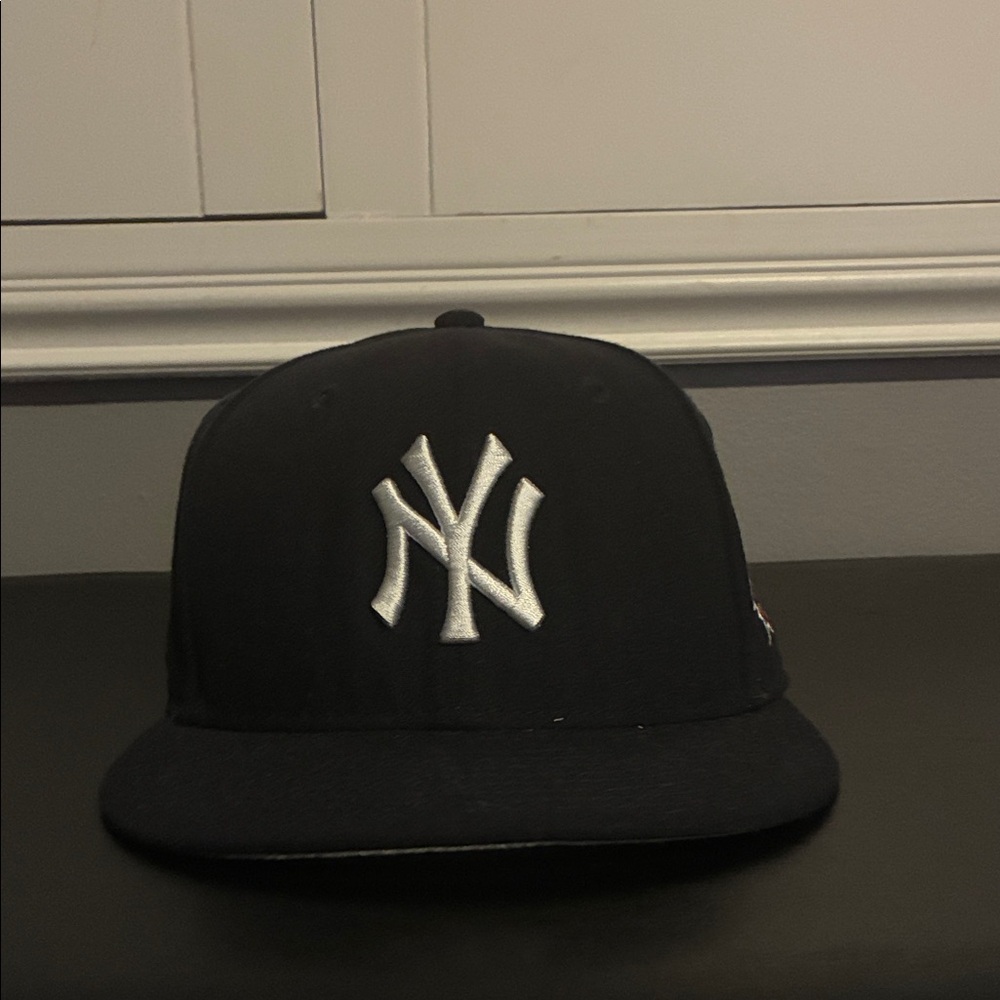Fitted New York Yankees Navy Blue Cap